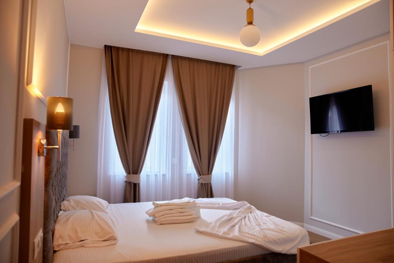 Amico Hotel Prishtinë Ngoại thất bức ảnh