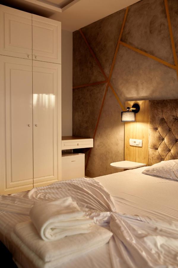 Amico Hotel Prishtinë Ngoại thất bức ảnh