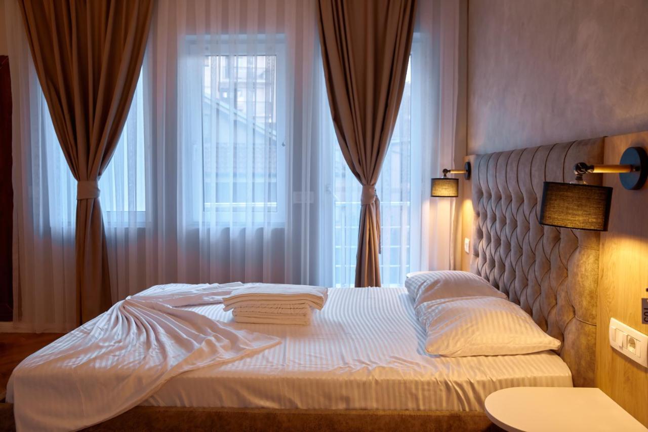 Amico Hotel Prishtinë Ngoại thất bức ảnh