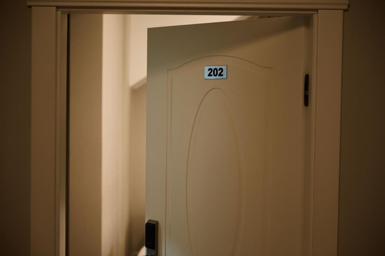 Amico Hotel Prishtinë Ngoại thất bức ảnh