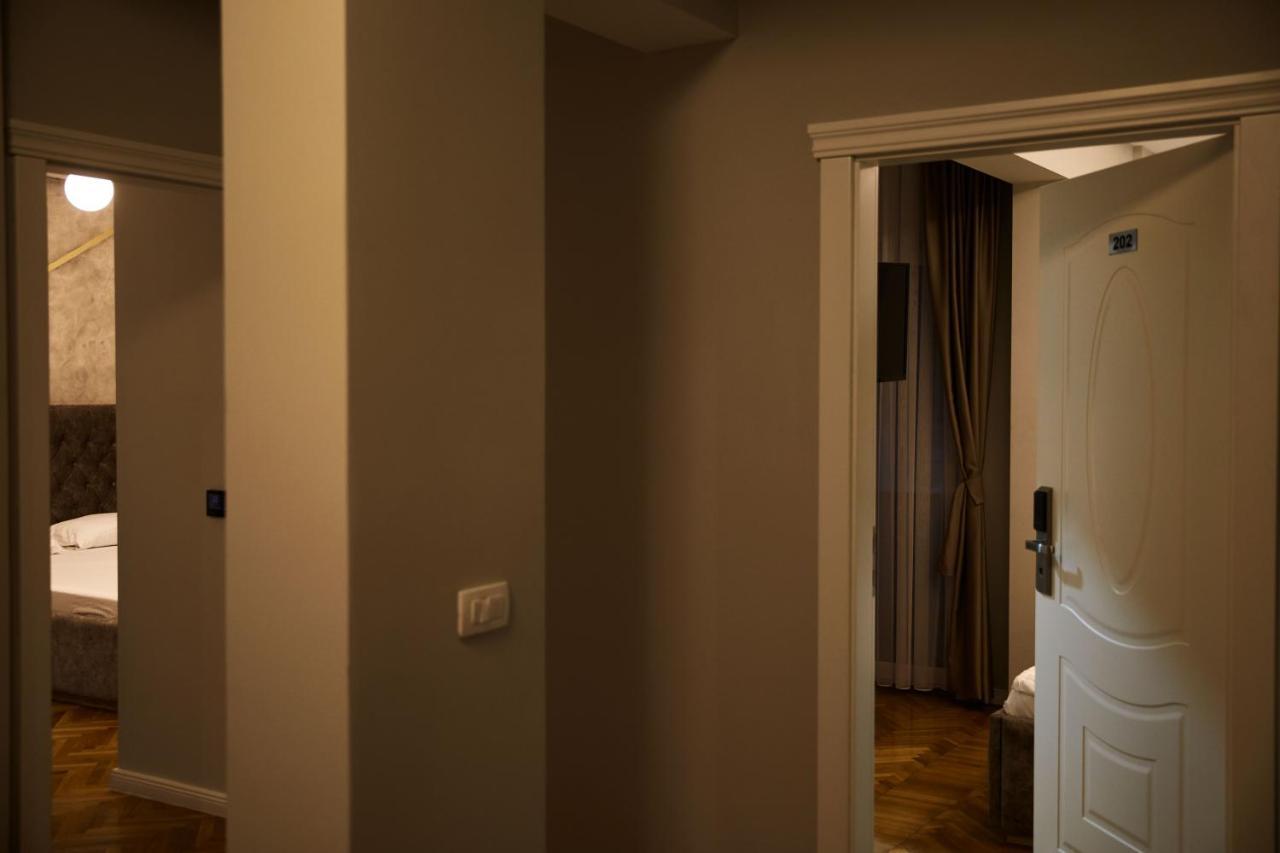 Amico Hotel Prishtinë Ngoại thất bức ảnh