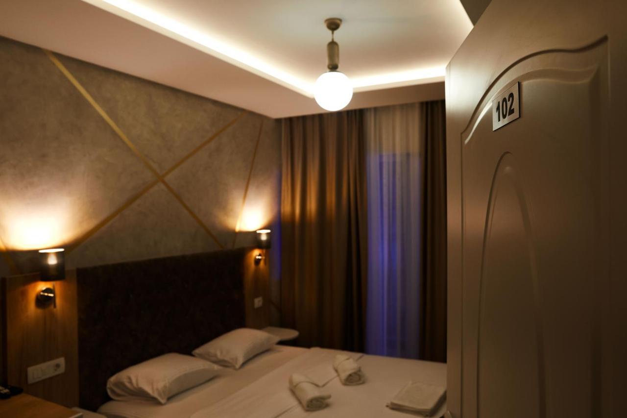 Amico Hotel Prishtinë Ngoại thất bức ảnh