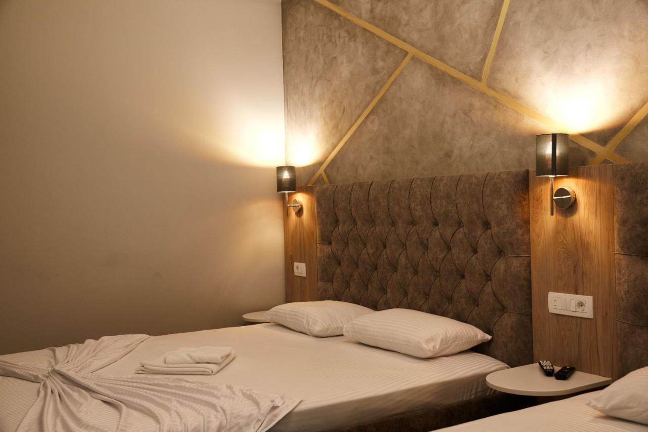 Amico Hotel Prishtinë Ngoại thất bức ảnh